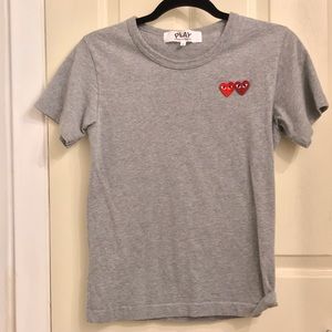 CDG PLAY shirt with double embroidered hearts. 🌻